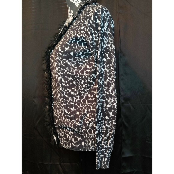 East 5th V-Neck Floral Print‎ Long Sleeve Top Button Up Black White Size Medium - Picture 3 of 10